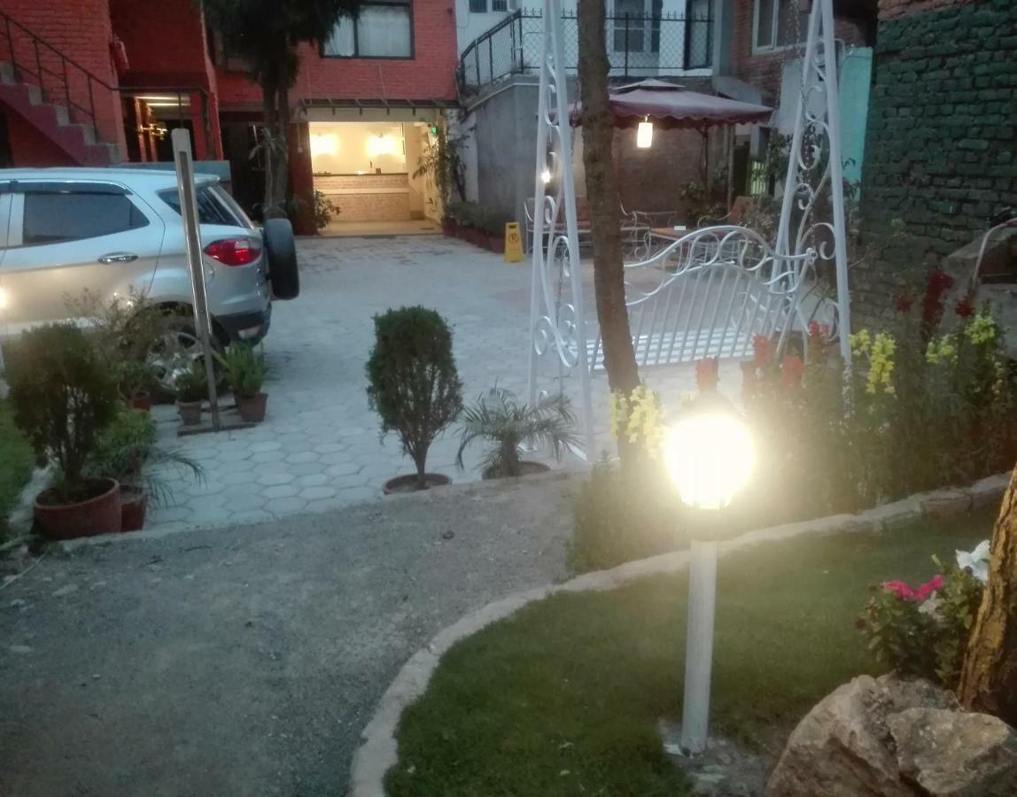 Hotel Siraaj Lalitpur Экстерьер фото
