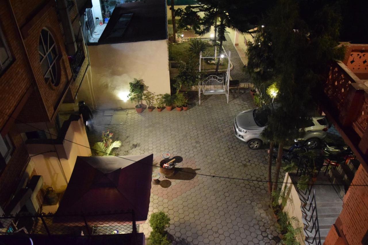 Hotel Siraaj Lalitpur Экстерьер фото