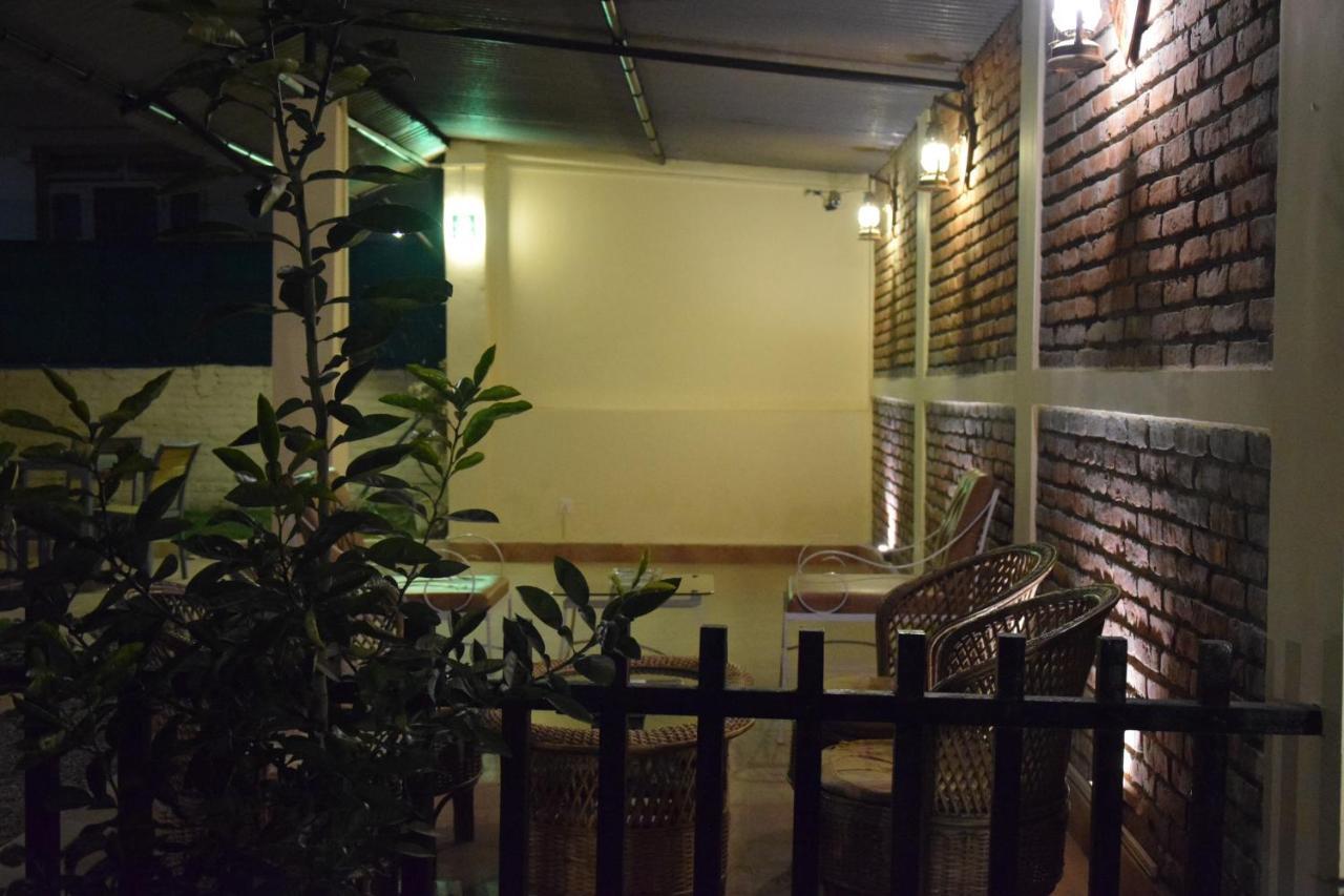 Hotel Siraaj Lalitpur Экстерьер фото